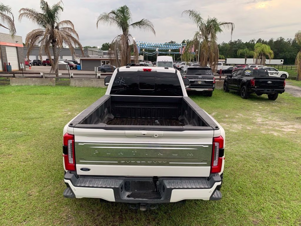 2025 White Metallic Ford Super Duty F-350 DRW Platinum 4X4 Truck