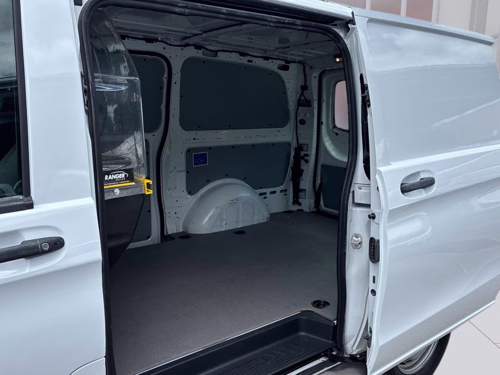 2021 White Mercedes-Benz Metris Cargo RWD Van