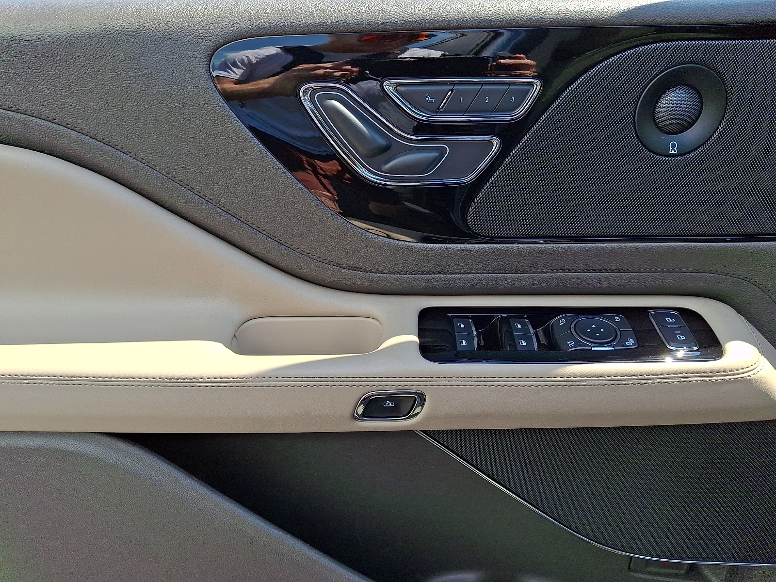2022 Silver Radiance Metallic Clearcoat - JS Lincoln Aviator Reserve AWD