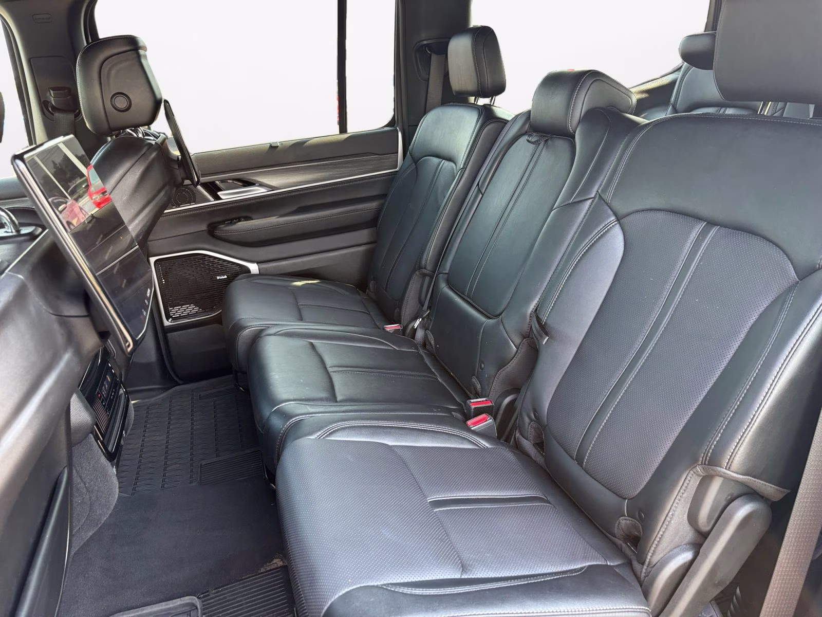 2024 Diamond Black Crystal Pearlcoat Jeep Wagoneer Series III 4X4 SUV