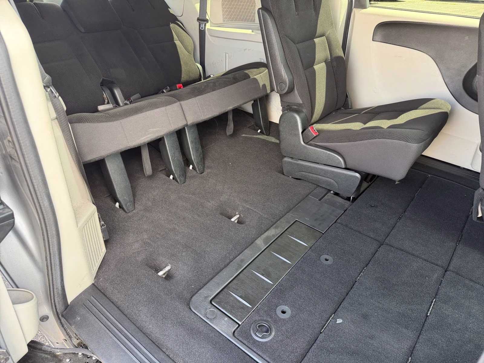 2018 Billet Silver Metallic Clearcoat Dodge Grand Caravan SE FWD Van