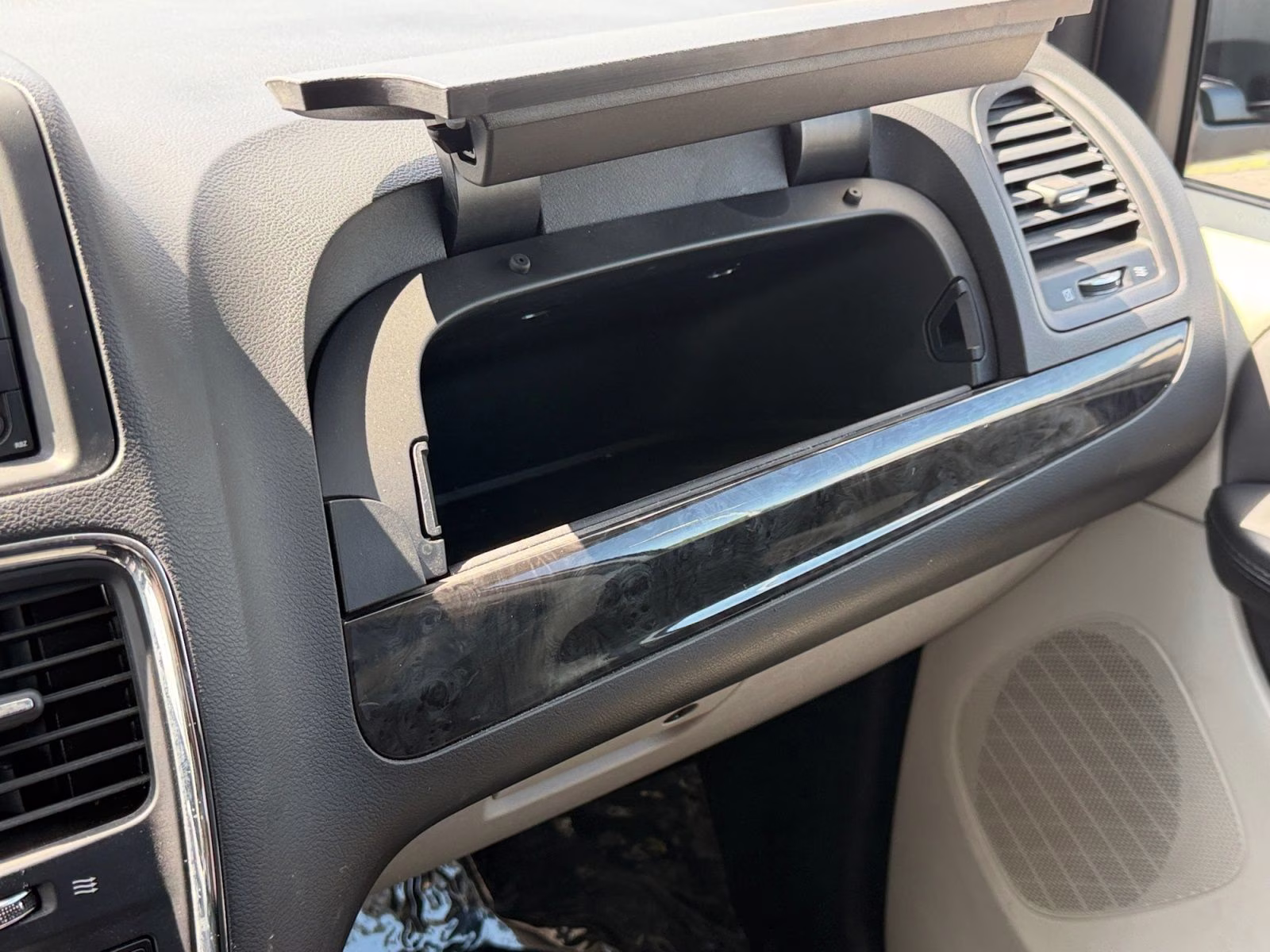 2018 Billet Silver Metallic Clearcoat Dodge Grand Caravan SE FWD Van