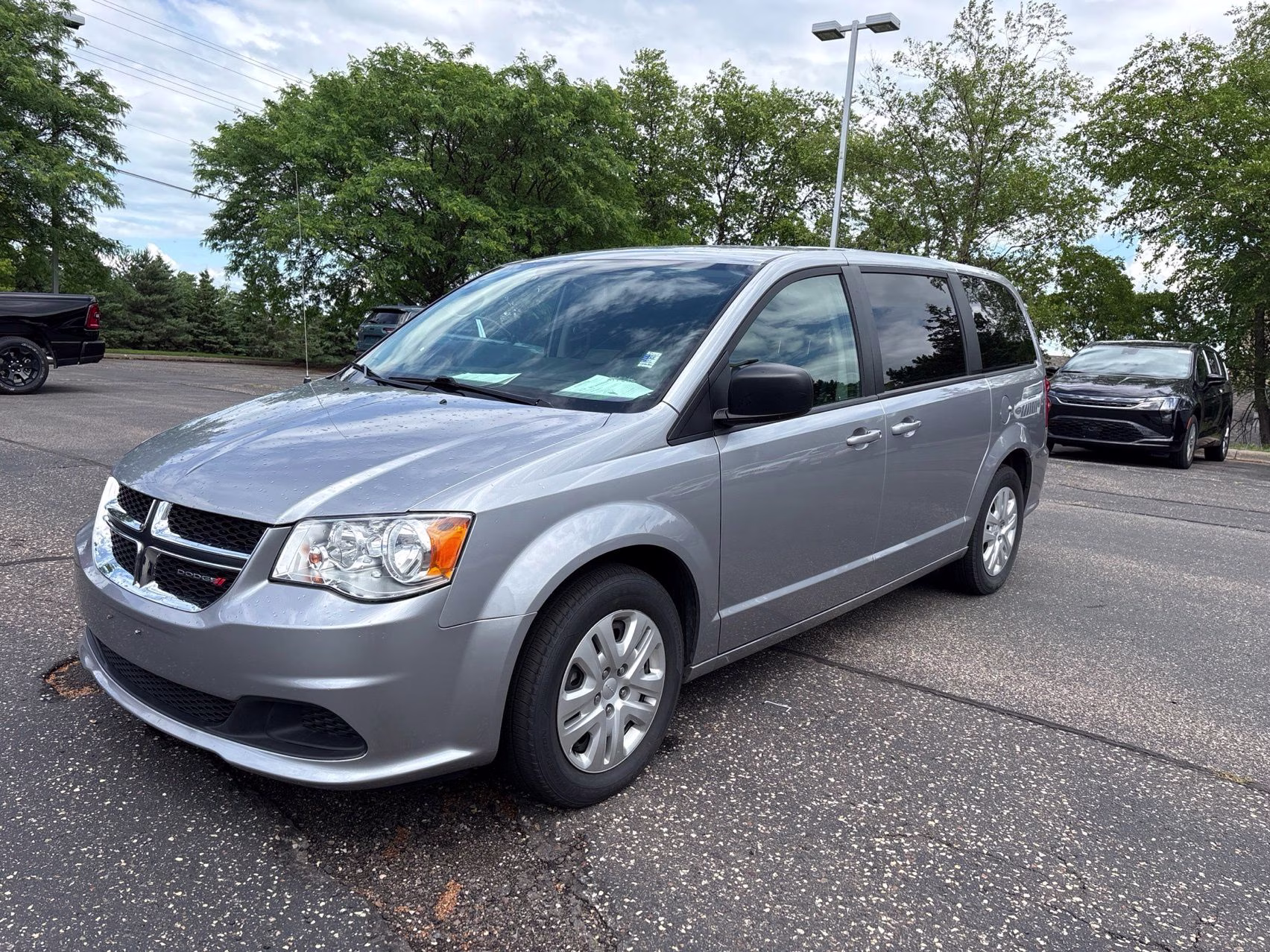 2018 Billet Silver Metallic Clearcoat Dodge Grand Caravan SE FWD Van