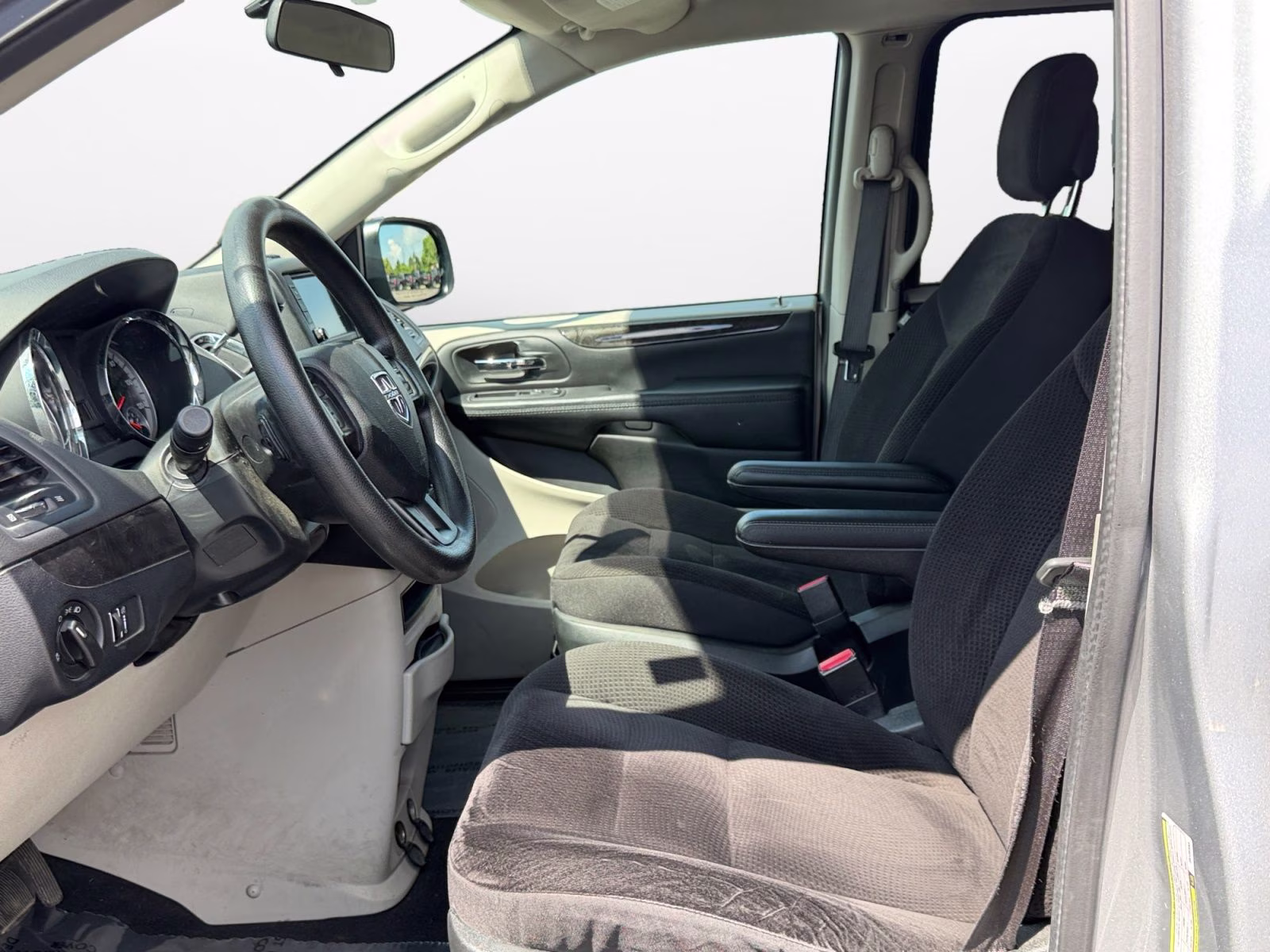 2018 Billet Silver Metallic Clearcoat Dodge Grand Caravan SE FWD Van