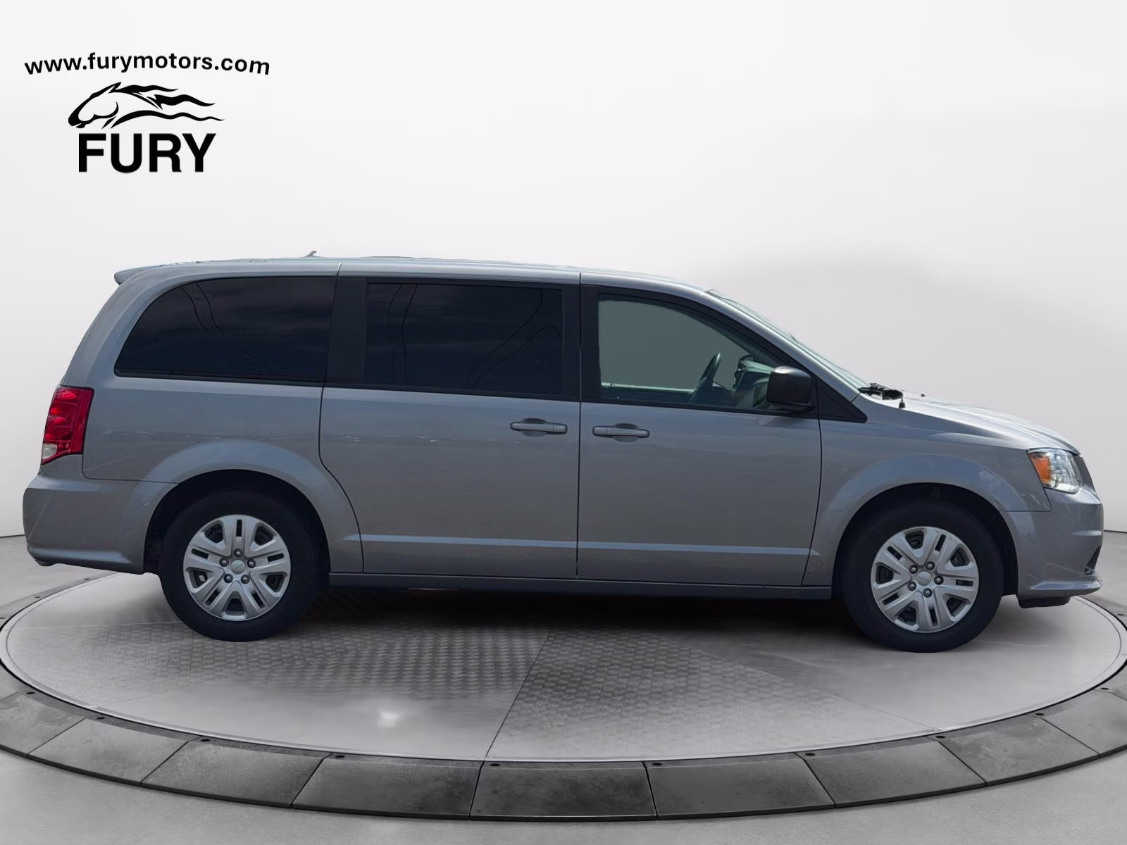 Used 2018 Dodge Grand Caravan SE with VIN 2C4RDGBG1JR136983 for sale in Stillwater, Minnesota