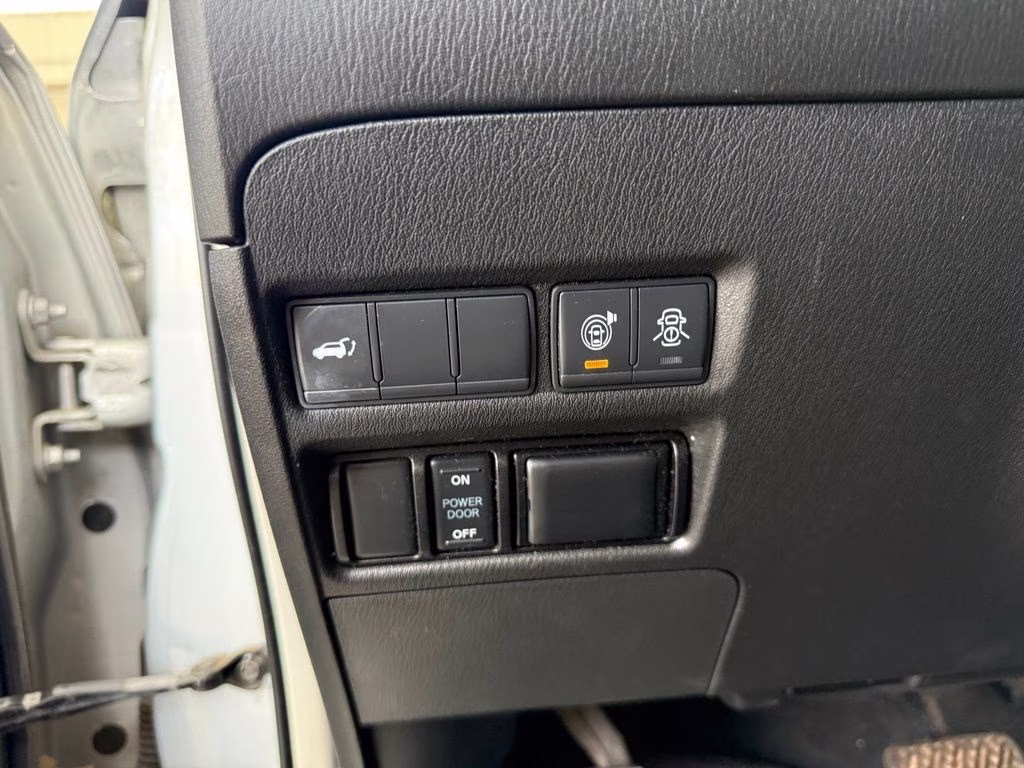 2020 Brilliant Silver Metallic Nissan Armada SL 4X4 SUV
