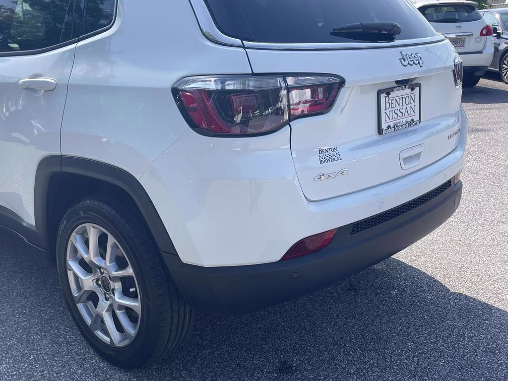 2025 Bright White Clearcoat Jeep Compass Limited 4X4 SUV