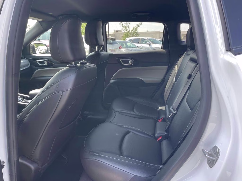 2025 Bright White Clearcoat Jeep Compass Limited 4X4 SUV