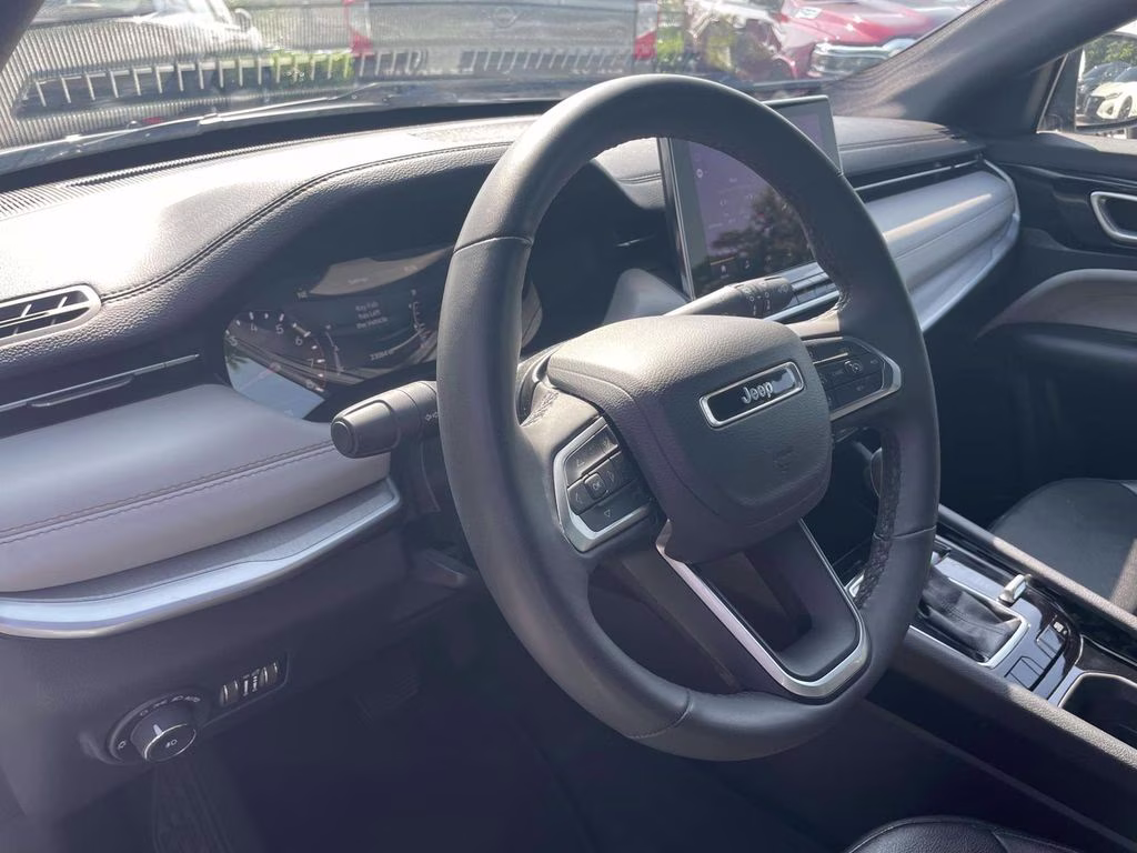 2025 Bright White Clearcoat Jeep Compass Limited 4X4 SUV