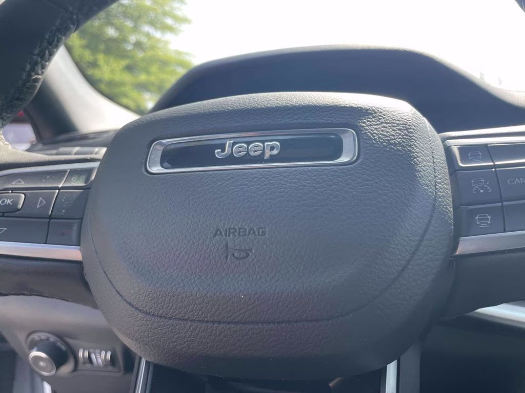 2025 Bright White Clearcoat Jeep Compass Limited 4X4 SUV