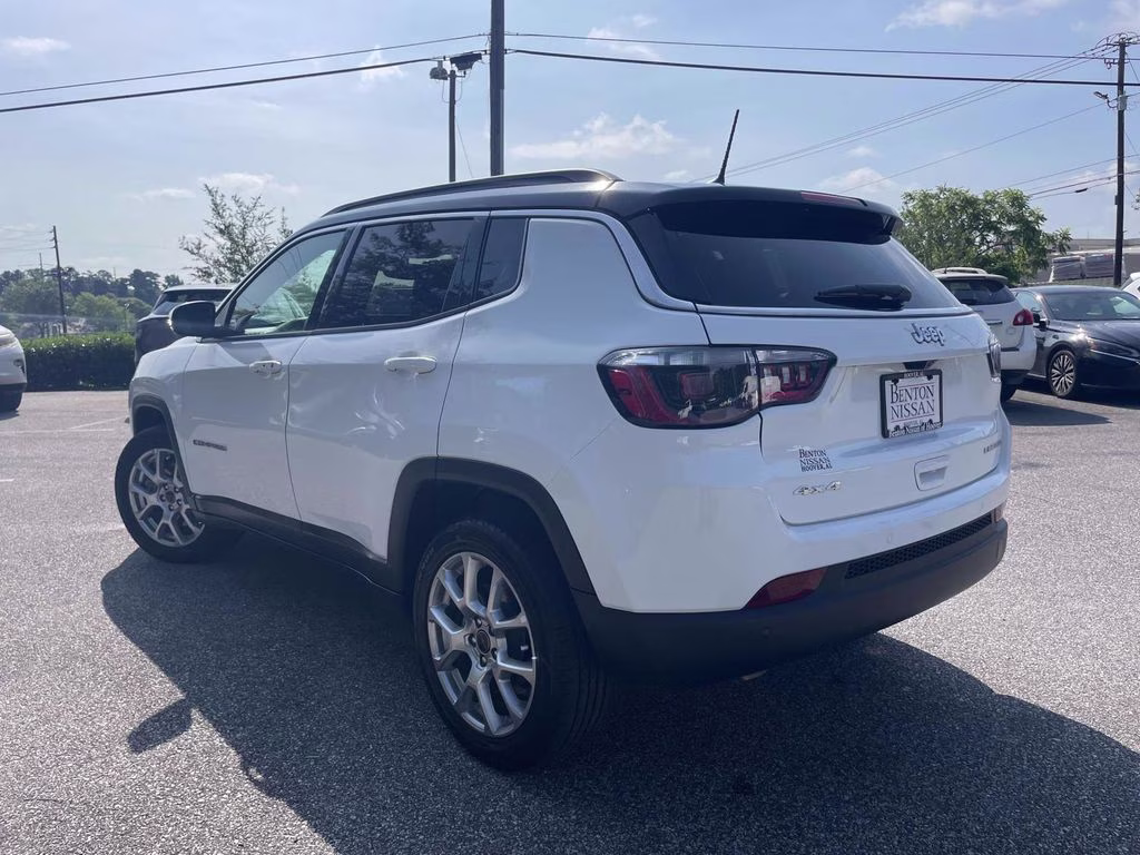 2025 Bright White Clearcoat Jeep Compass Limited 4X4 SUV
