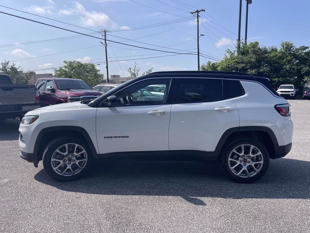 2025 Bright White Clearcoat Jeep Compass Limited 4X4 SUV