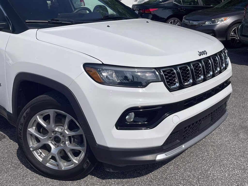2025 Bright White Clearcoat Jeep Compass Limited 4X4 SUV