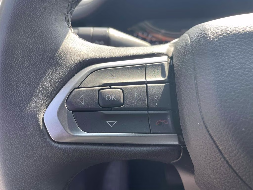 2025 Bright White Clearcoat Jeep Compass Limited 4X4 SUV