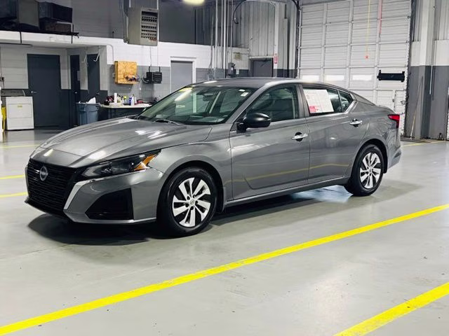 2025 Gun Metallic Nissan Altima 2.5 S FWD Sedan