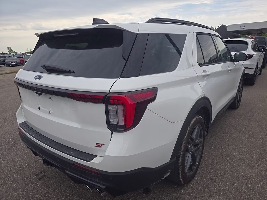 2025 Star White Metallic Tri-Coat Ford Explorer ST 4WD w/Bluecruise Equip 4X4 SUV