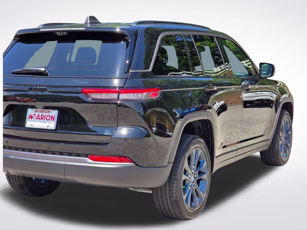 2026 Diamond Black Crystal Pearlcoat Jeep Grand Cherokee Limited 4X4 SUV