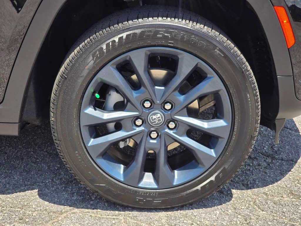2026 Diamond Black Crystal Pearlcoat Jeep Grand Cherokee Limited 4X4 SUV
