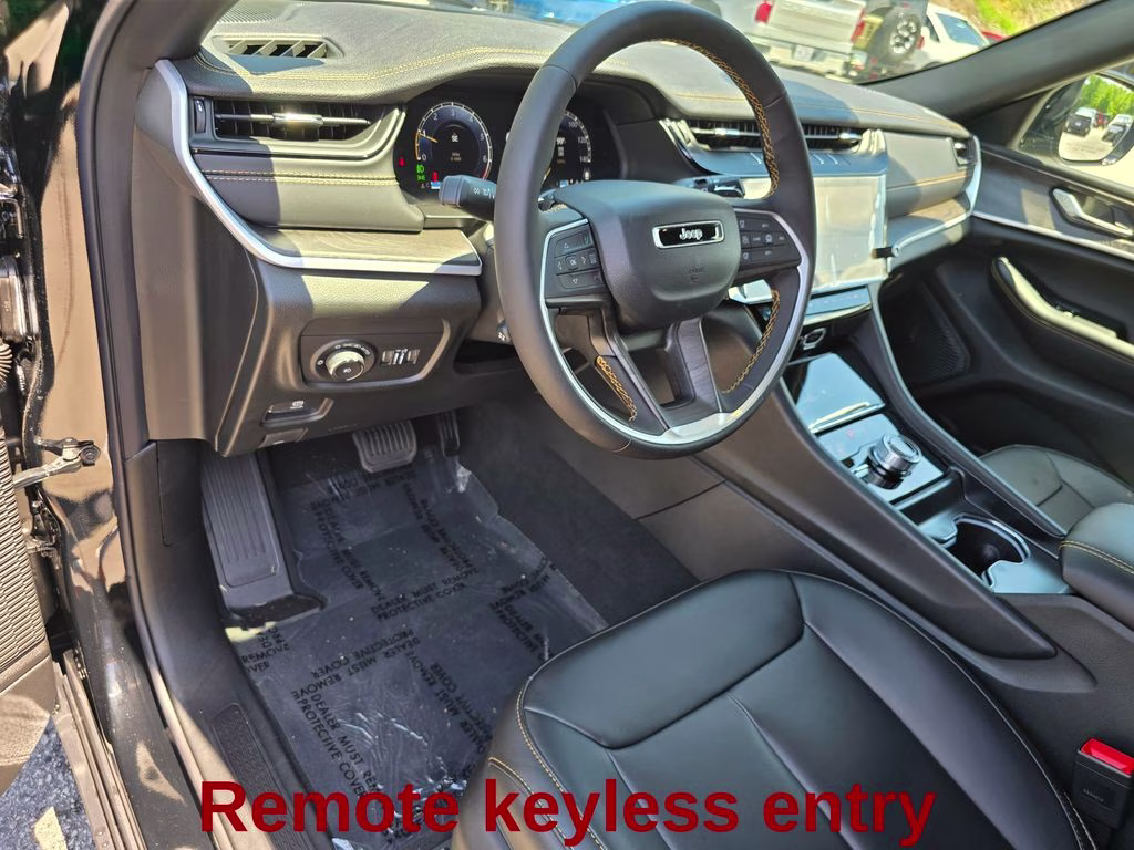 2026 Diamond Black Crystal Pearlcoat Jeep Grand Cherokee Limited 4X4 SUV