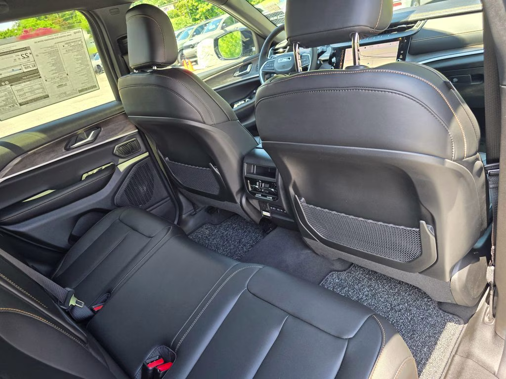 2026 Diamond Black Crystal Pearlcoat Jeep Grand Cherokee Limited 4X4 SUV