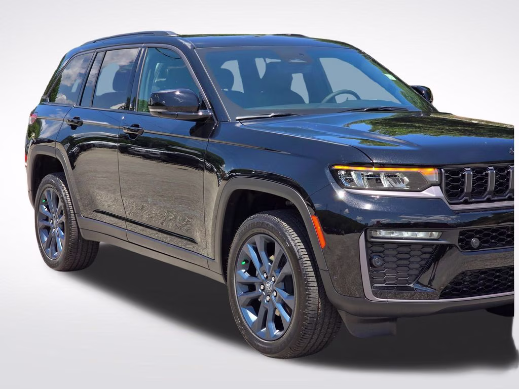 2026 Diamond Black Crystal Pearlcoat Jeep Grand Cherokee Limited 4X4 SUV