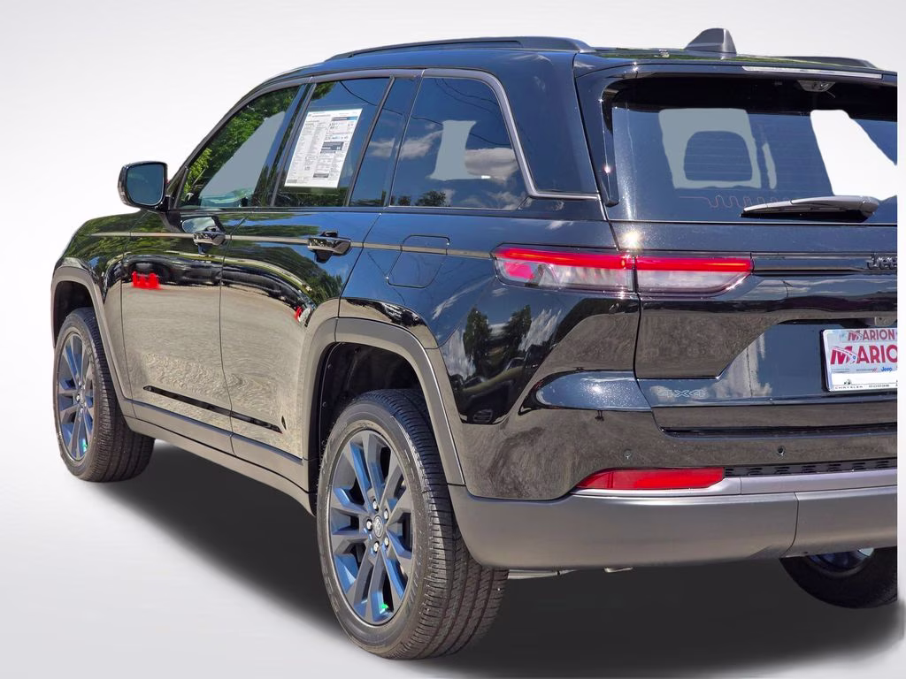 2026 Diamond Black Crystal Pearlcoat Jeep Grand Cherokee Limited 4X4 SUV