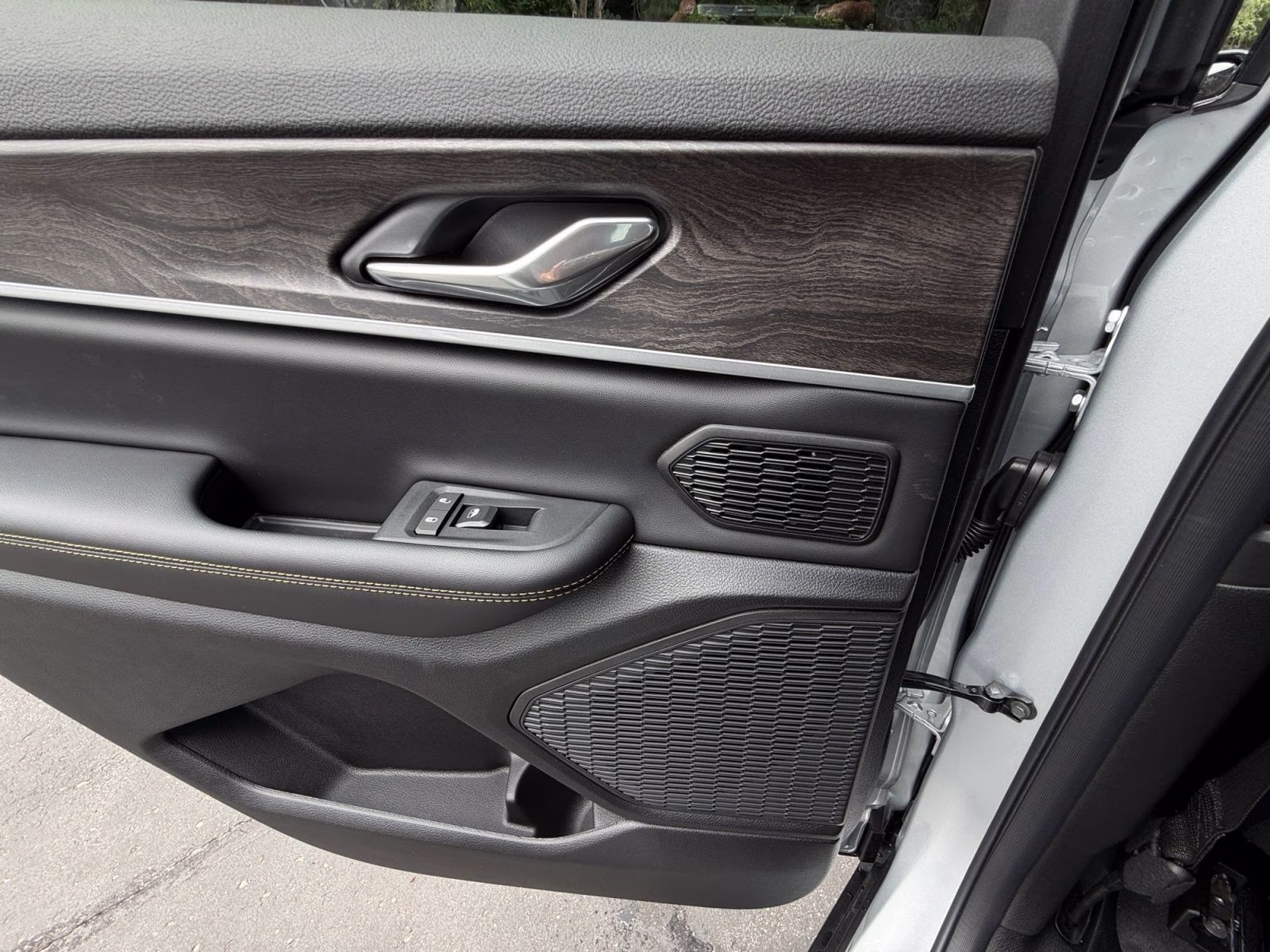 2026 Silver Zynith Jeep Grand Cherokee L Limited 4X4 SUV