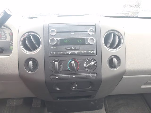 2008 White Ford F-150 XLT 4X4 Truck