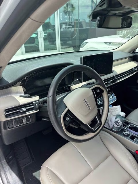 2025 White Metallic Lincoln Corsair Premiere FWD SUV