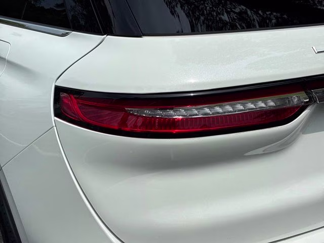 2025 White Metallic Lincoln Corsair Premiere FWD SUV