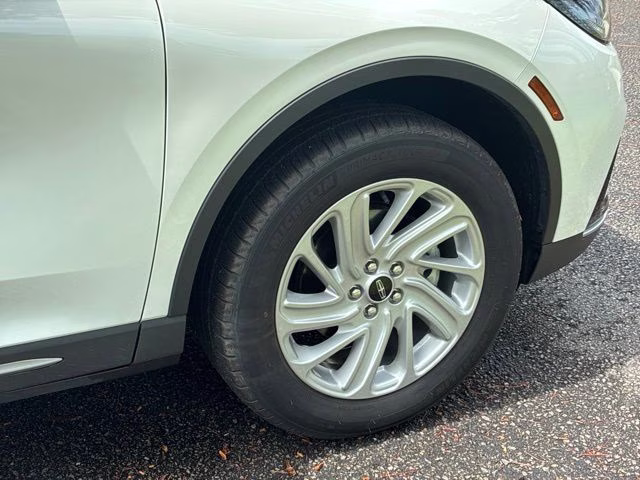 2025 White Metallic Lincoln Corsair Premiere FWD SUV