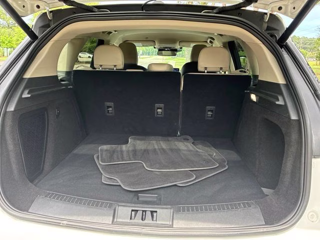 2025 White Metallic Lincoln Corsair Premiere FWD SUV
