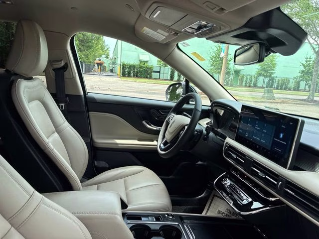 2025 White Metallic Lincoln Corsair Premiere FWD SUV