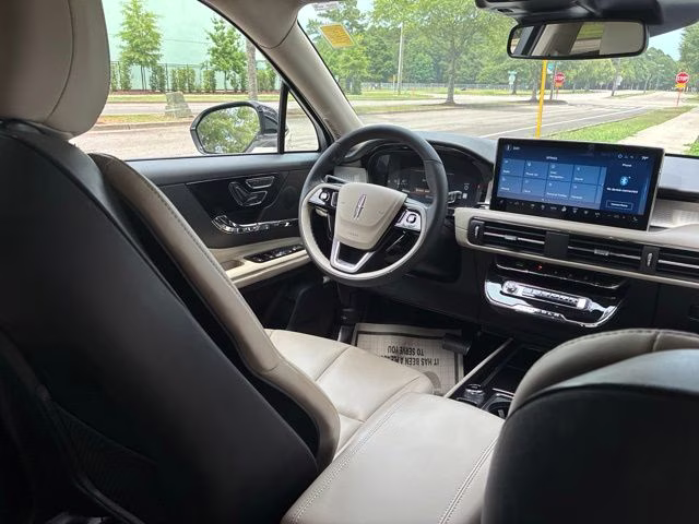 2025 White Metallic Lincoln Corsair Premiere FWD SUV