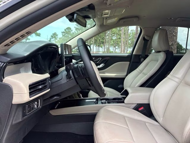 2025 White Metallic Lincoln Corsair Premiere FWD SUV