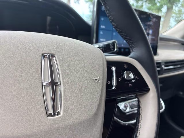 2025 White Metallic Lincoln Corsair Premiere FWD SUV
