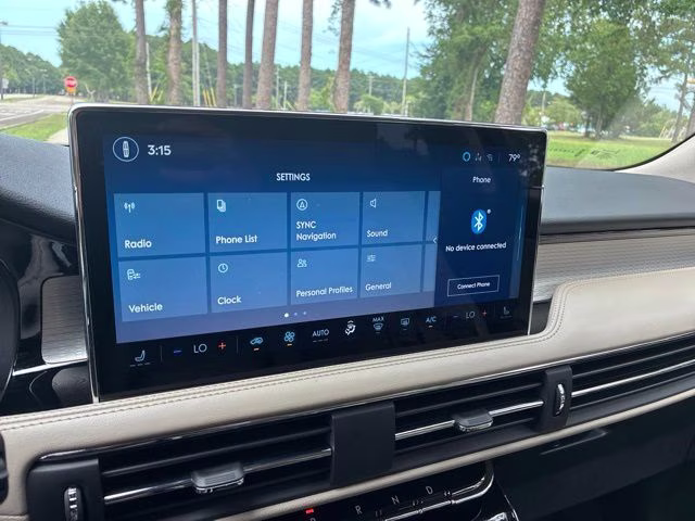 2025 White Metallic Lincoln Corsair Premiere FWD SUV
