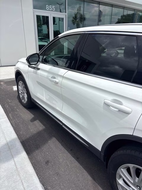 2025 White Metallic Lincoln Corsair Premiere FWD SUV