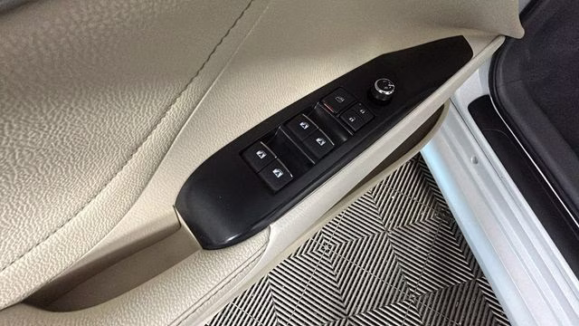 2018 Pearl Toyota Camry XLE FWD Sedan