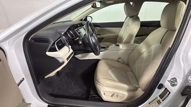 2018 Pearl Toyota Camry XLE FWD Sedan