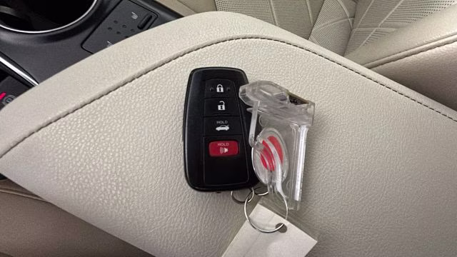 2018 Pearl Toyota Camry XLE FWD Sedan