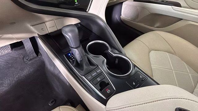 2018 Pearl Toyota Camry XLE FWD Sedan