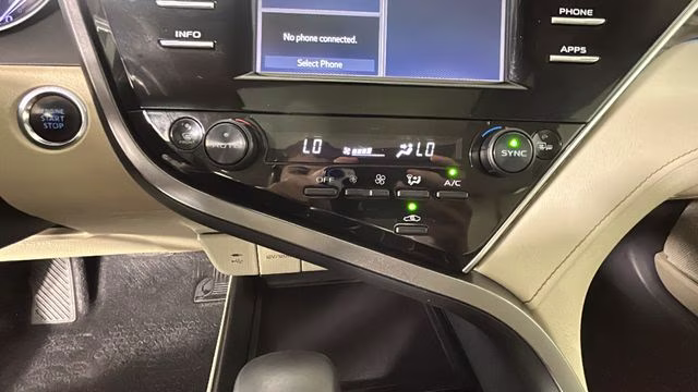 2018 Pearl Toyota Camry XLE FWD Sedan