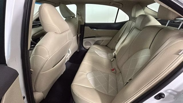2018 Pearl Toyota Camry XLE FWD Sedan