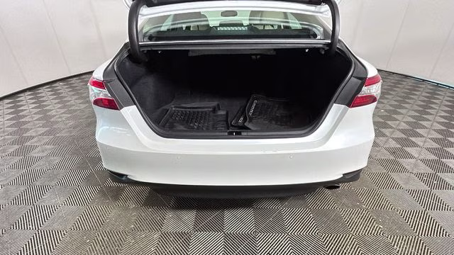 2018 Pearl Toyota Camry XLE FWD Sedan