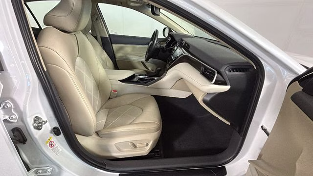 2018 Pearl Toyota Camry XLE FWD Sedan