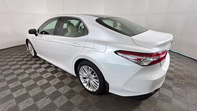 2018 Pearl Toyota Camry XLE FWD Sedan