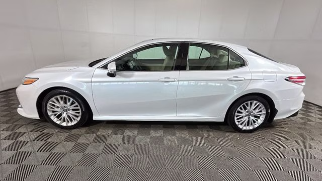 2018 Pearl Toyota Camry XLE FWD Sedan