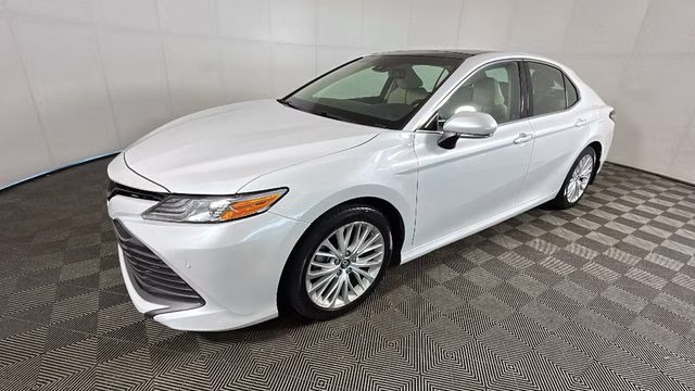 2018 Pearl Toyota Camry XLE FWD Sedan