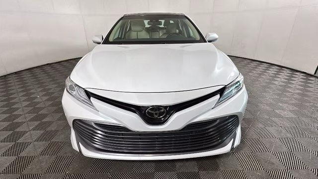 2018 Pearl Toyota Camry XLE FWD Sedan